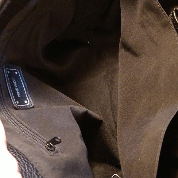 VGUC. Nine West black leather satchel. - Picture 9 of 12